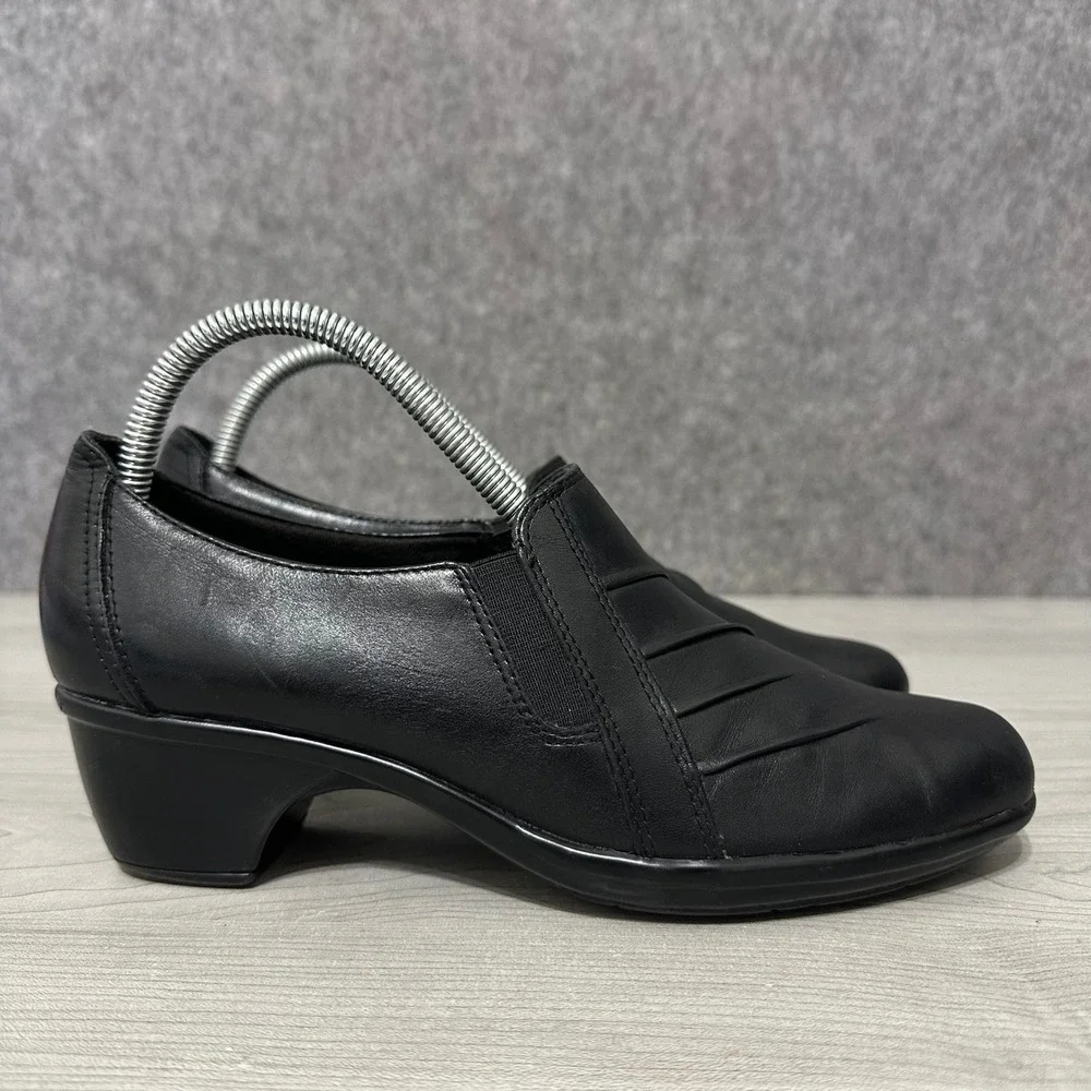 Clarks‎ Partridge Women's Size 8 Black Leather Pleated Slip On Block Heel Shoes